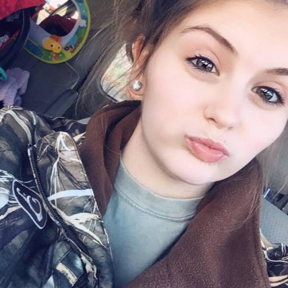 Meet your Posher, Hannah - Picture 1 of 1